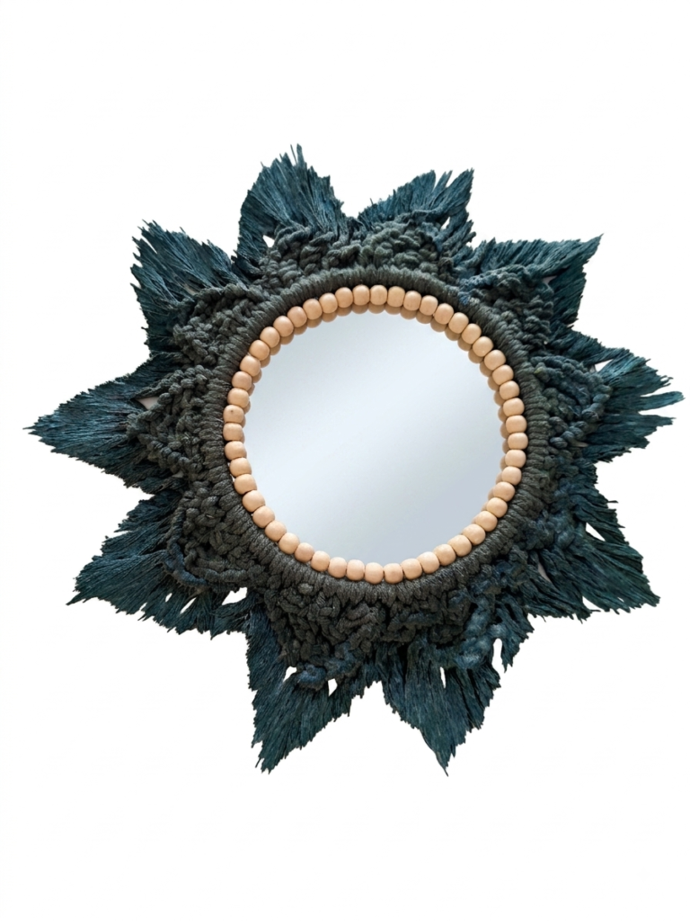 Espelho Decorativo Redondo em Macramê Verde com Miçangas de Madeira — Moldura Artesanal Boho 30cm